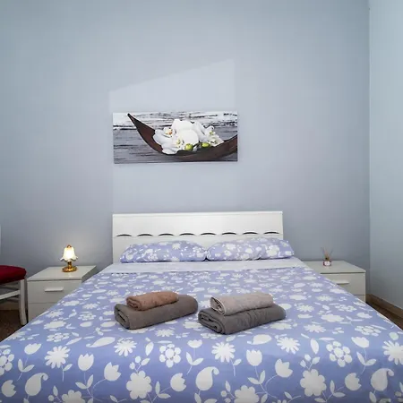 Artstay Ac Near Metro, Fiumicino Airport Apartment